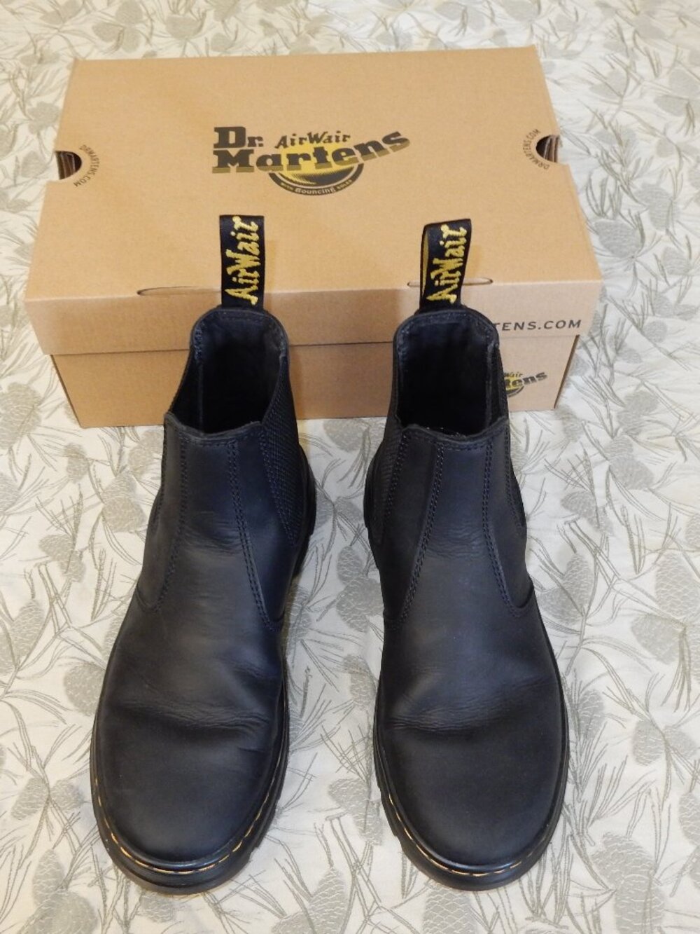 Doc Dr. Martens chelsea boots black leather 39 UK 6 W 8 M 7 BARELY WORN EMBURY